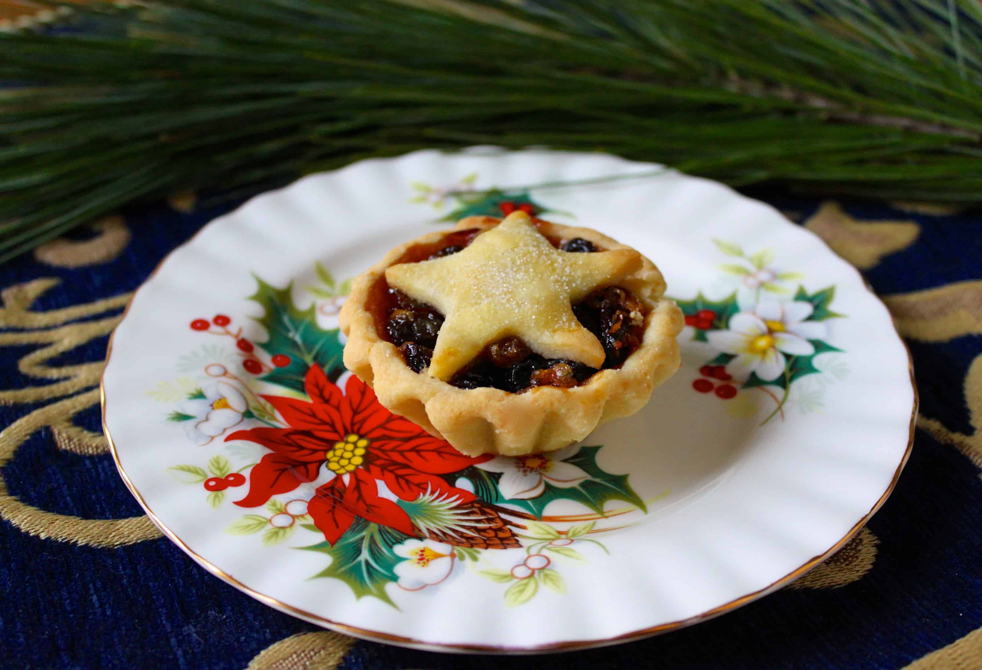 Mince Pies (Mincemeat) Pies for a Traditional British Christmas Treat ...