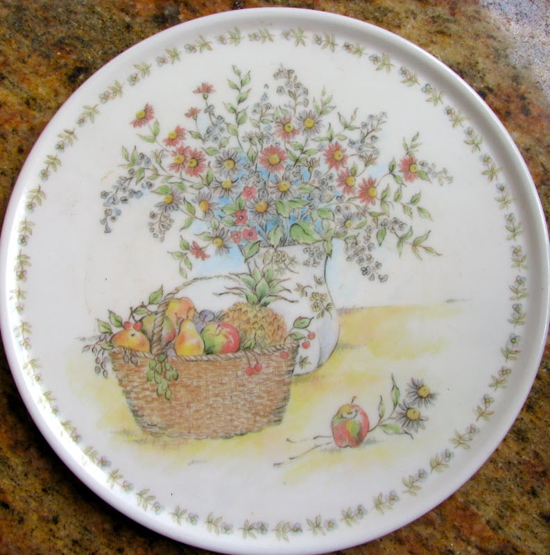 melamine trivet with basket and flowers on it