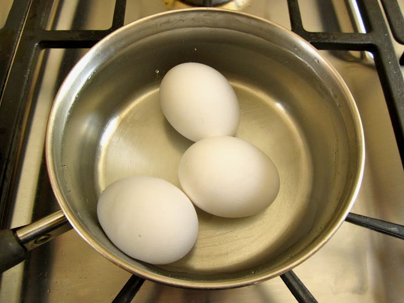 Weich gekochte Eier Soldaten Toast britisches Frühstücksrezept Tee