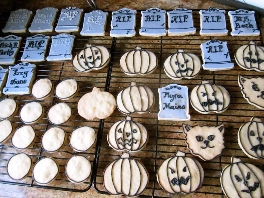 headstone gravestone cookies for Halloween ideas to decorate