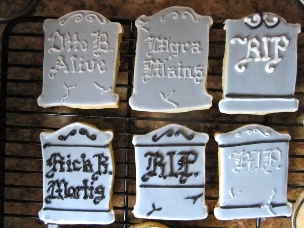 headstone gravestone cookies for Halloween ideas to decorate