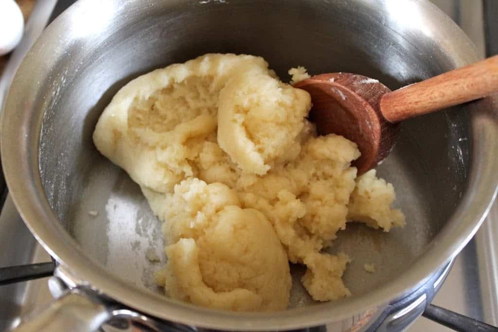 making cream puffs