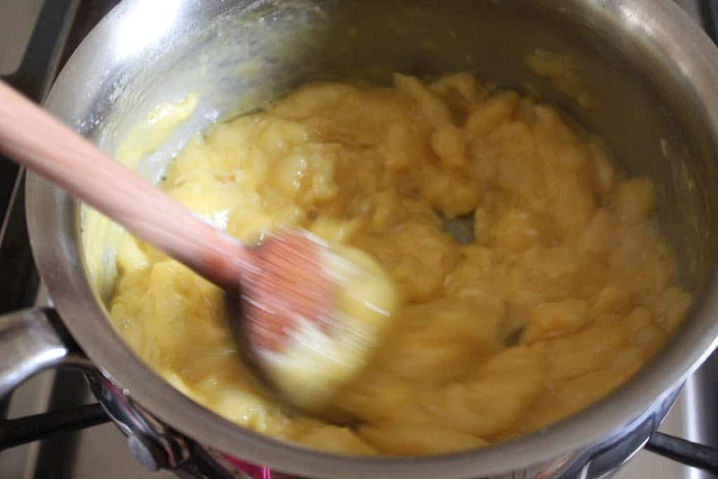 making cream puffs