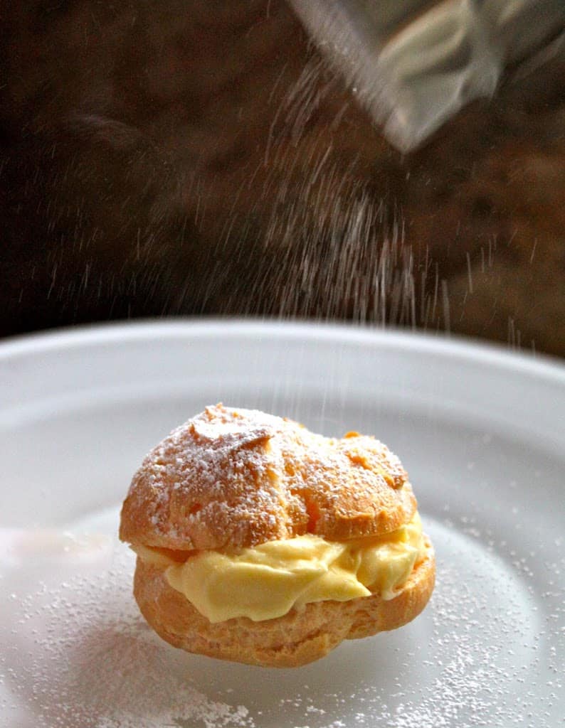 cream puff being dusted with sugar