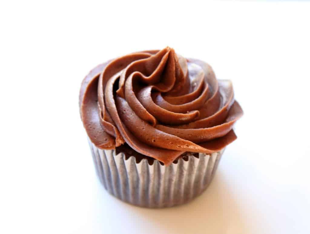 Piping tutorial for perfectly frosted buttermilk chocolate cupcakes