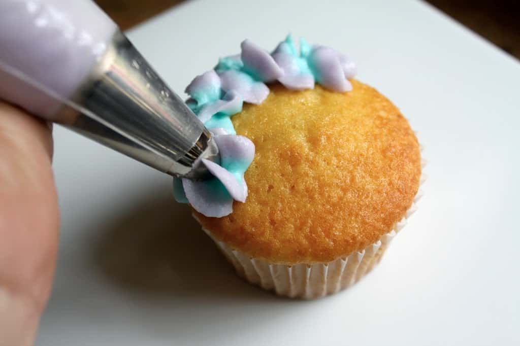 floral flower cupcakes buttercream recipe icing how to decorate flowers