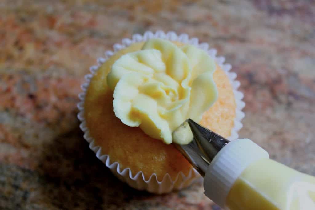 floral flower cupcakes buttercream recipe icing how to decorate flowers