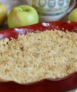 apple crumble in red dish