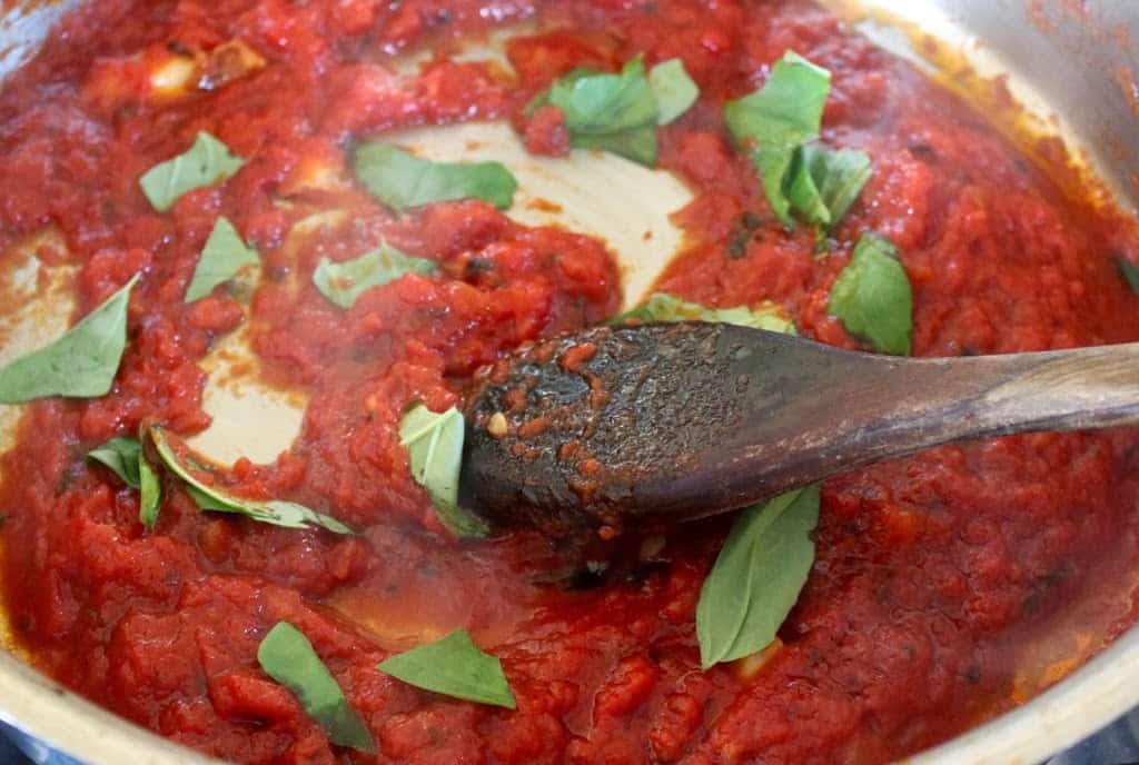 quick and easy homemade authentic Italian tomato sauce