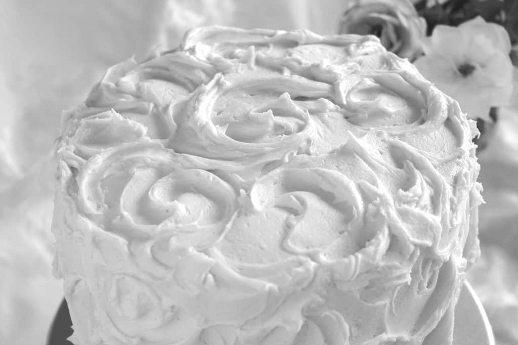 Swirls in frosting for cake decorating tutorial