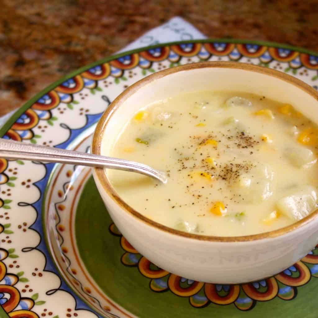 a bowl of corn creamy chowder recipe