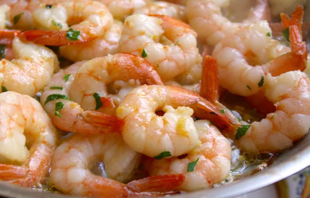 cooked garlic and butter shrimp spaghetti