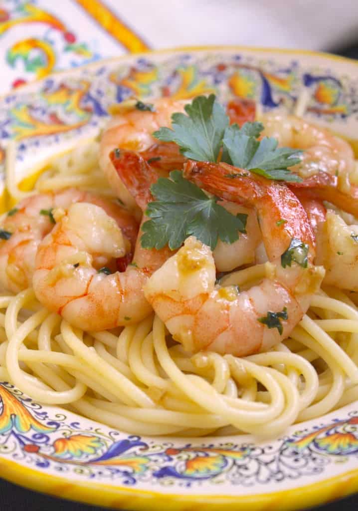 garlic and butter shrimp spaghetti in bowl
