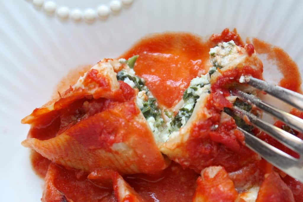 Eating Ricotta and Spinach Stuffed Shells with Homemade Pasta Sauce recipe