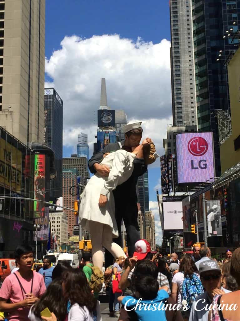 Times Square sailor kissing Manhattan New York City