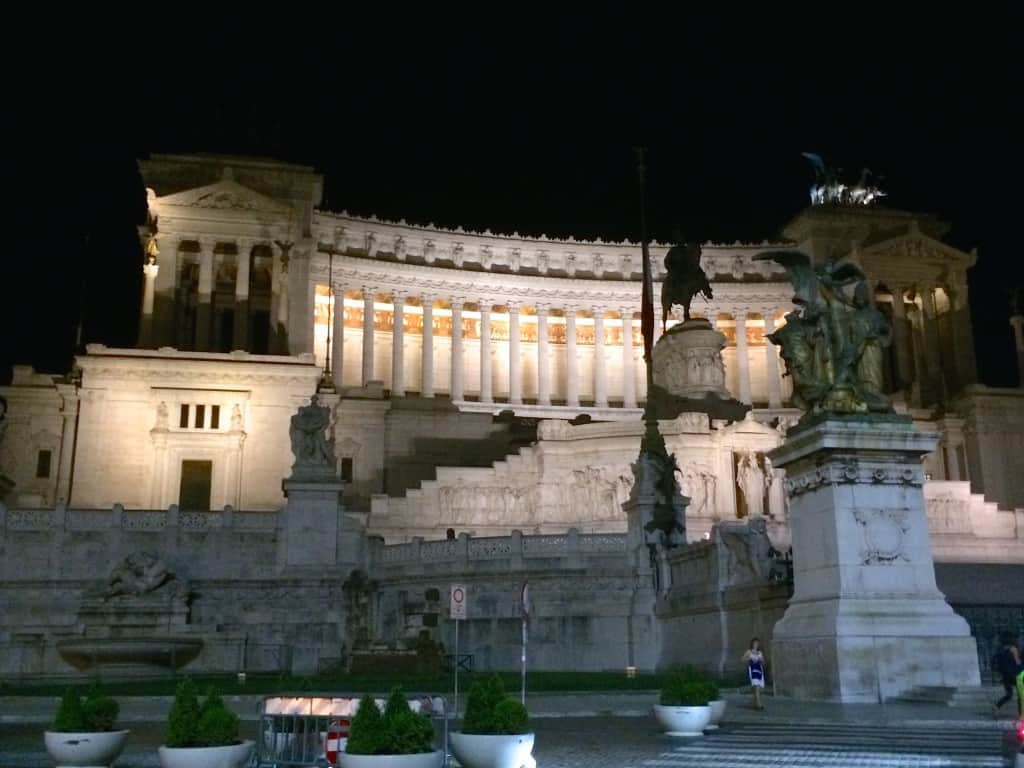 Victor Emmanuel monument at night