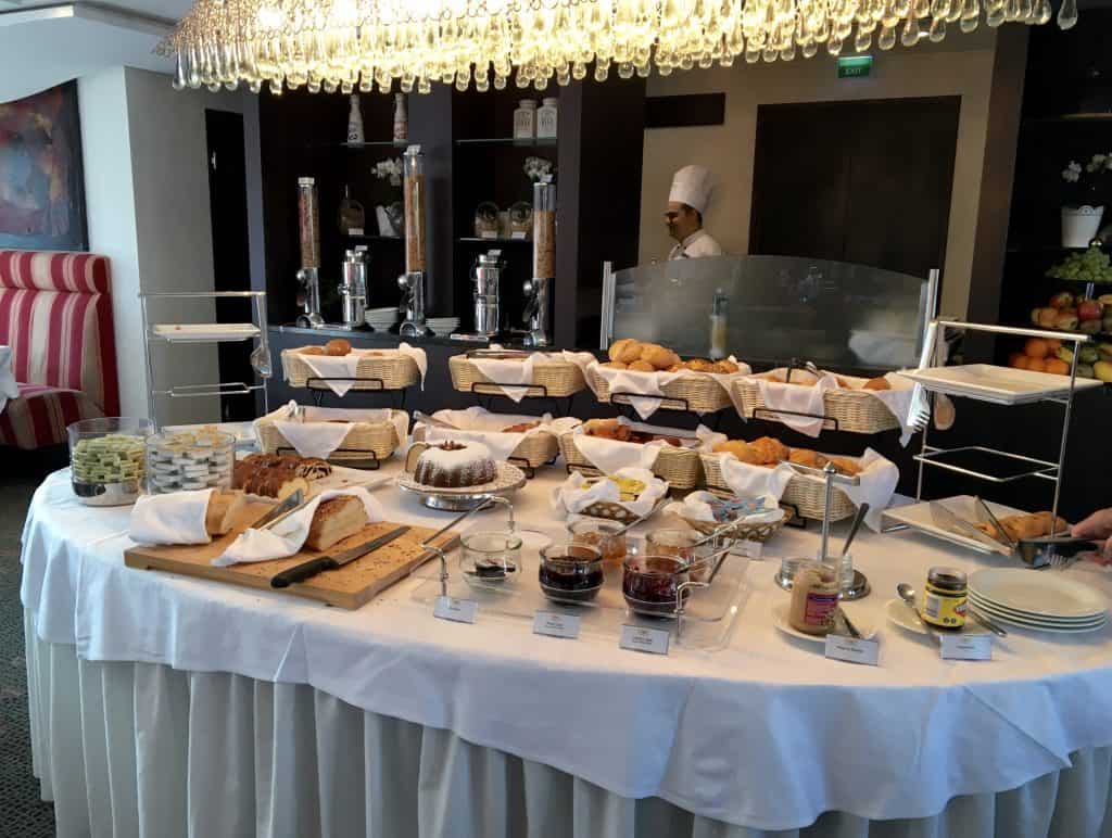 Breakfast buffet on the AmaCerto