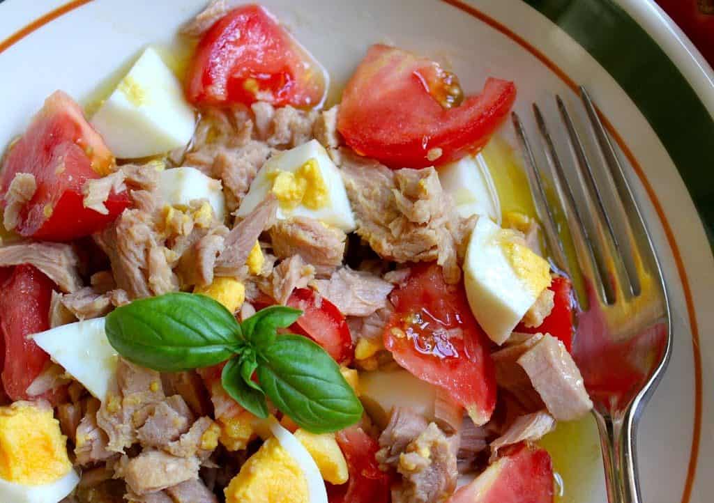 ways to use fresh garden tomatoes Tuna, Egg and Tomato Salad