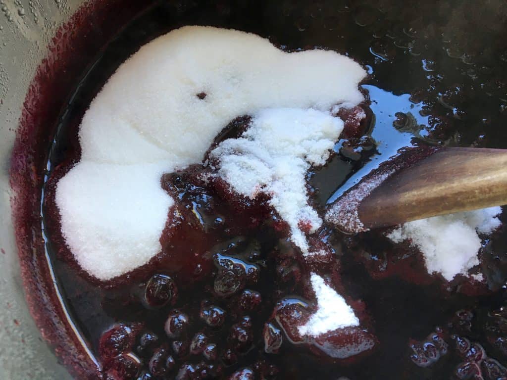Making blackcurrant jam