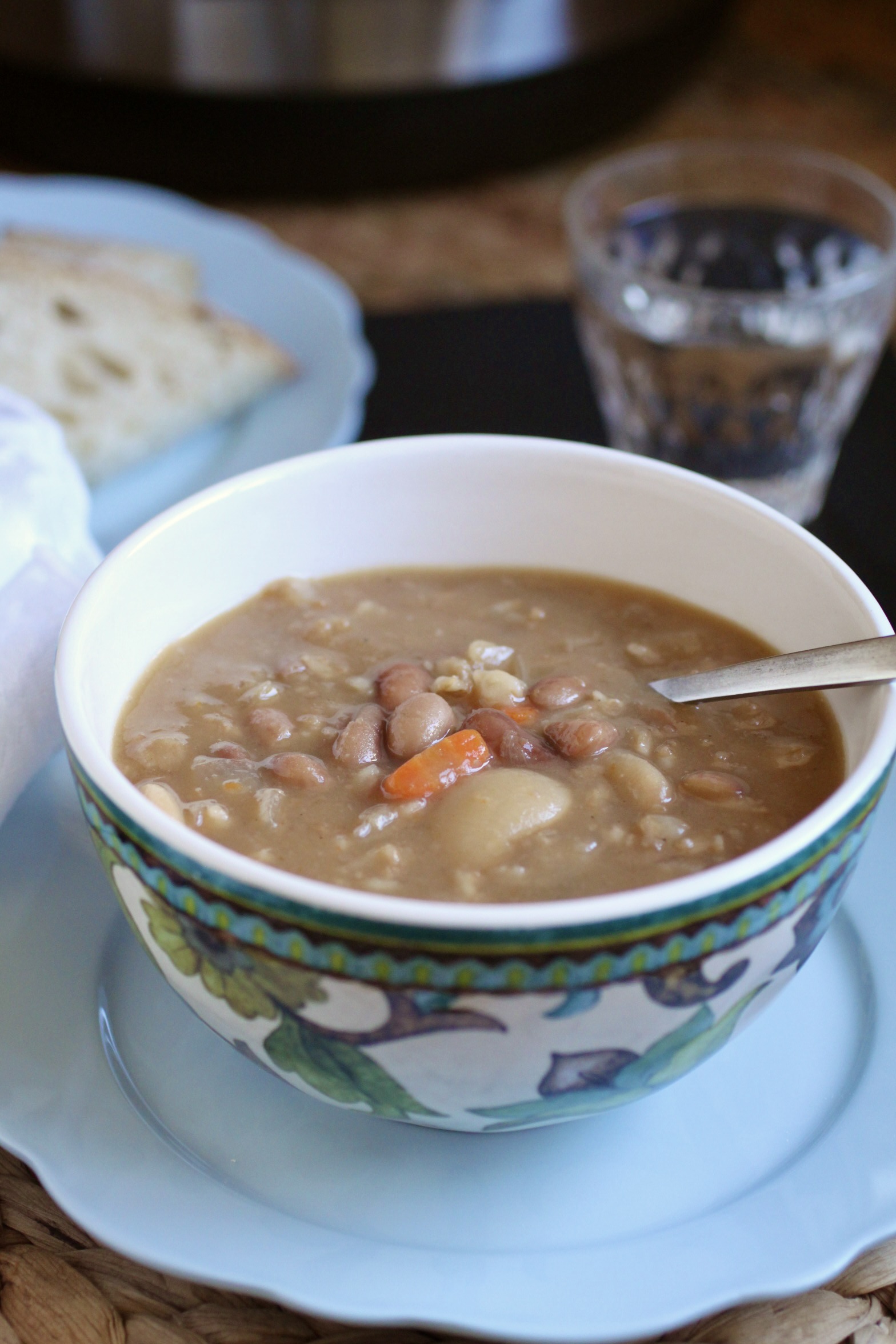 15 bean slow cooker soup