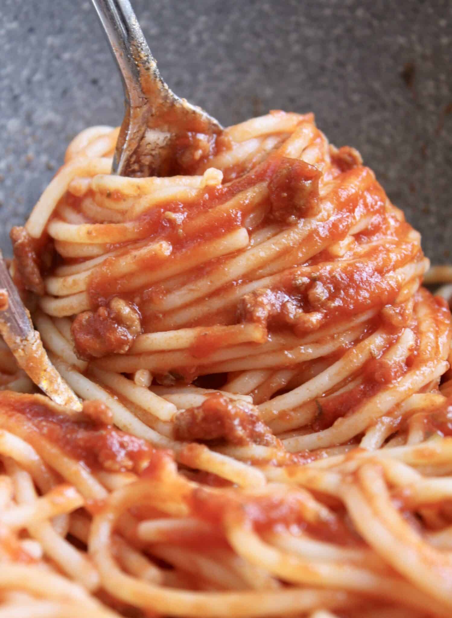 Spaghetti Sauce (Easy Italian Recipe with 6 Ingredients) - Christina's ...