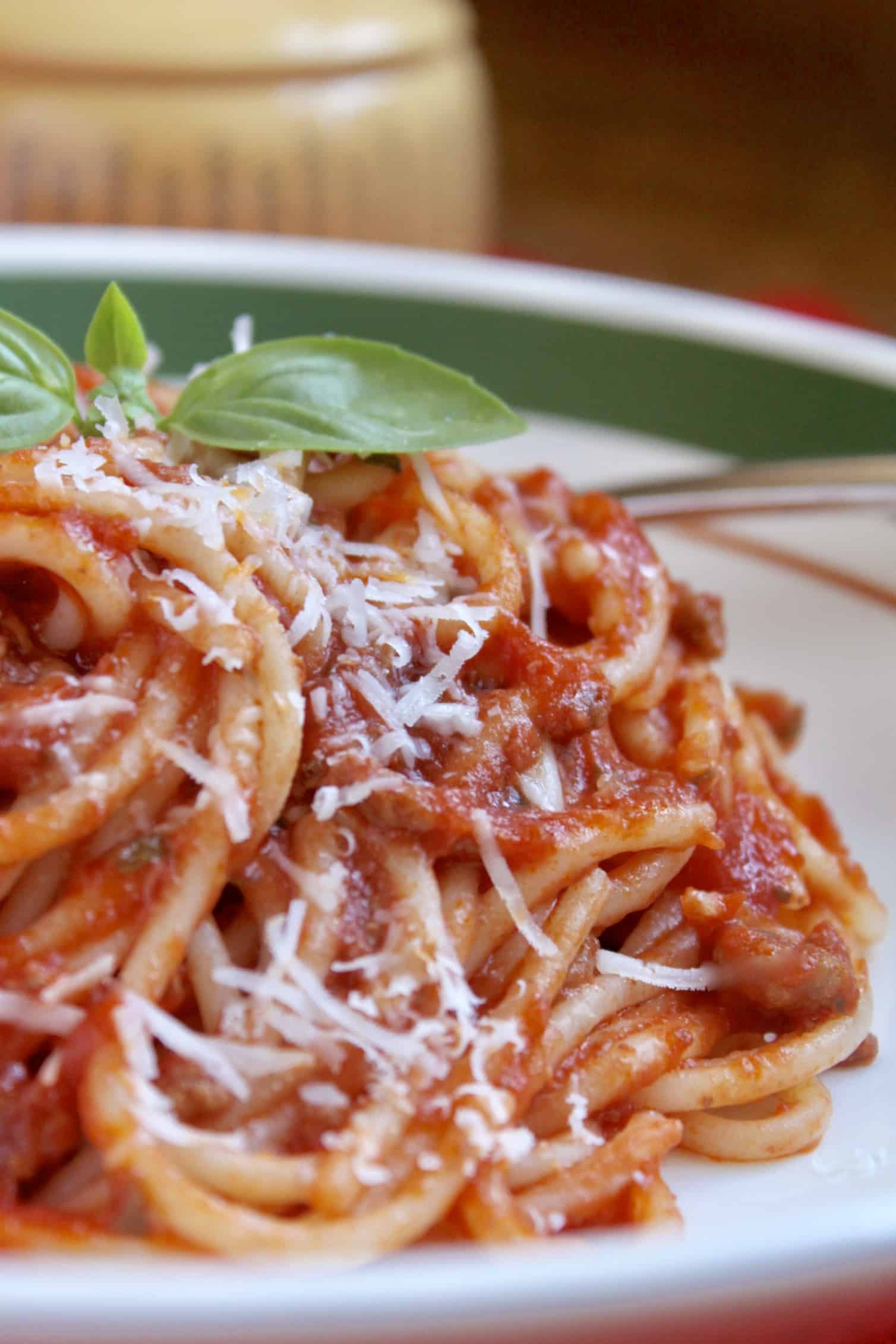 Spaghetti Sauce (Easy Italian Recipe with 6 Ingredients) - Christina's ...