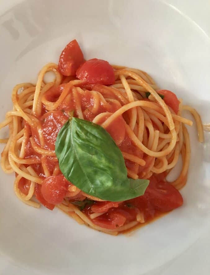 spaghetti with tomato sauce