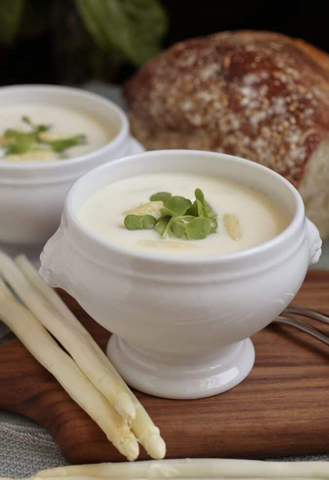 asparagus soup with bread