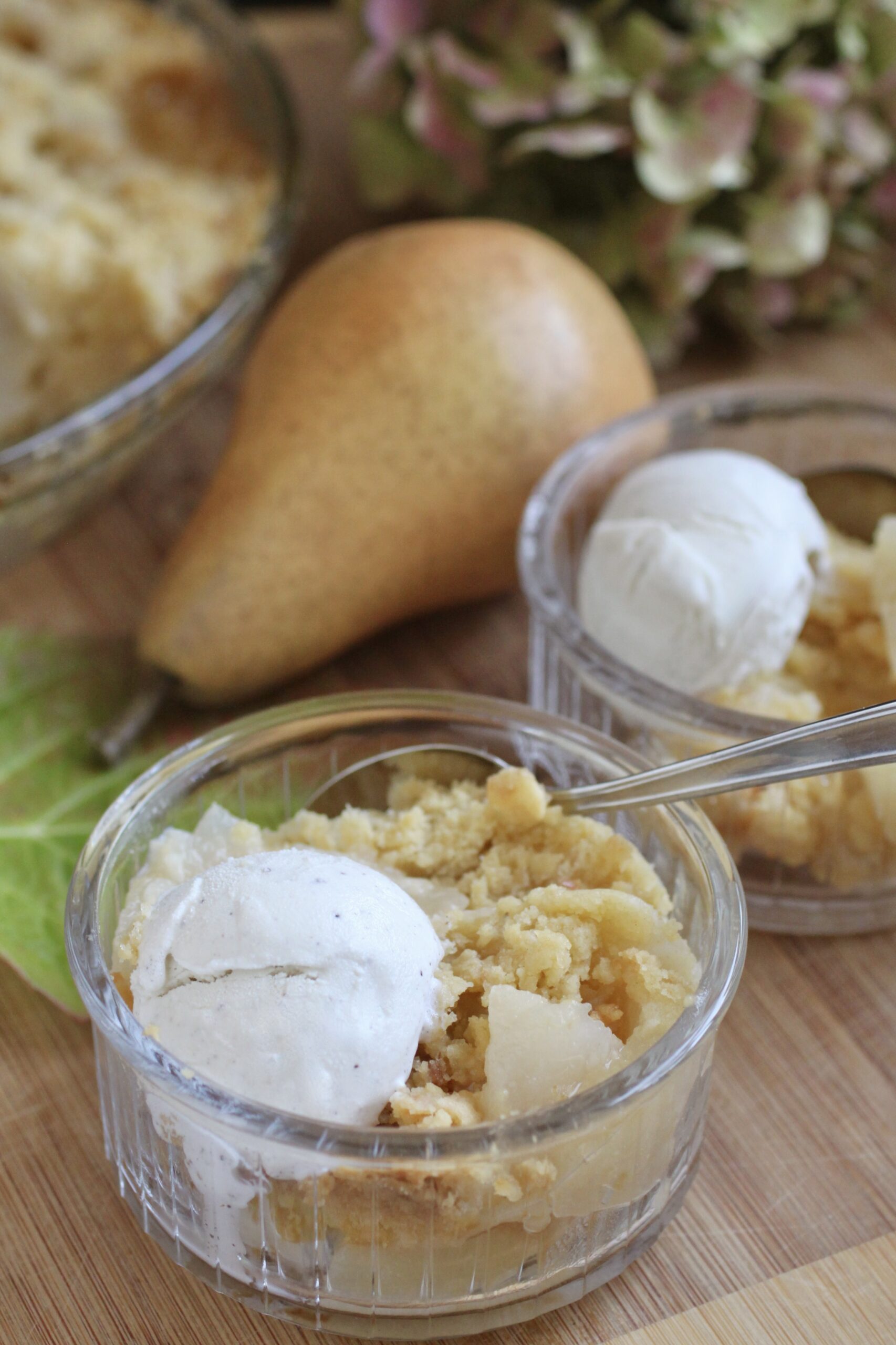 pear crumble with pear