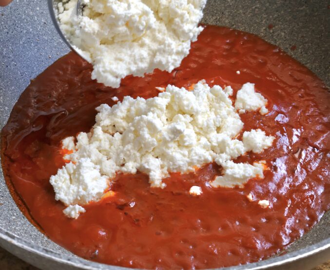 adding ricotta to sauce