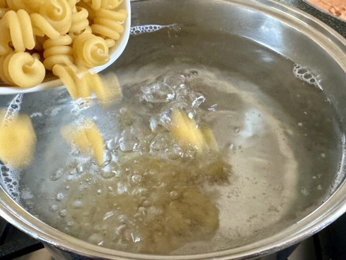 adding trottole to boiling water